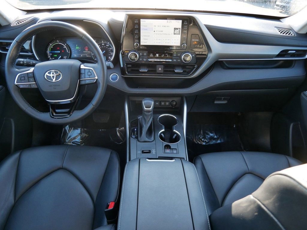 Used 2021 Toyota Highlander XLE image 14