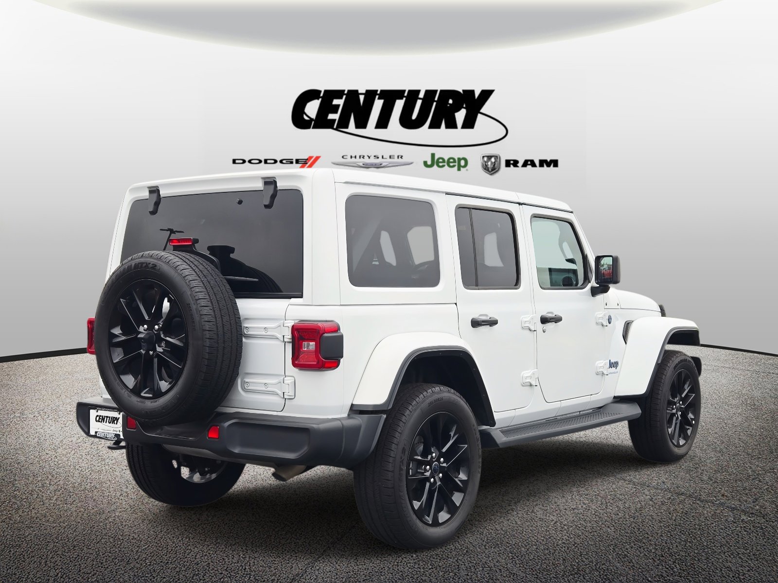 Used 2025 Jeep Wrangler Sahara AWD/4WD image 4