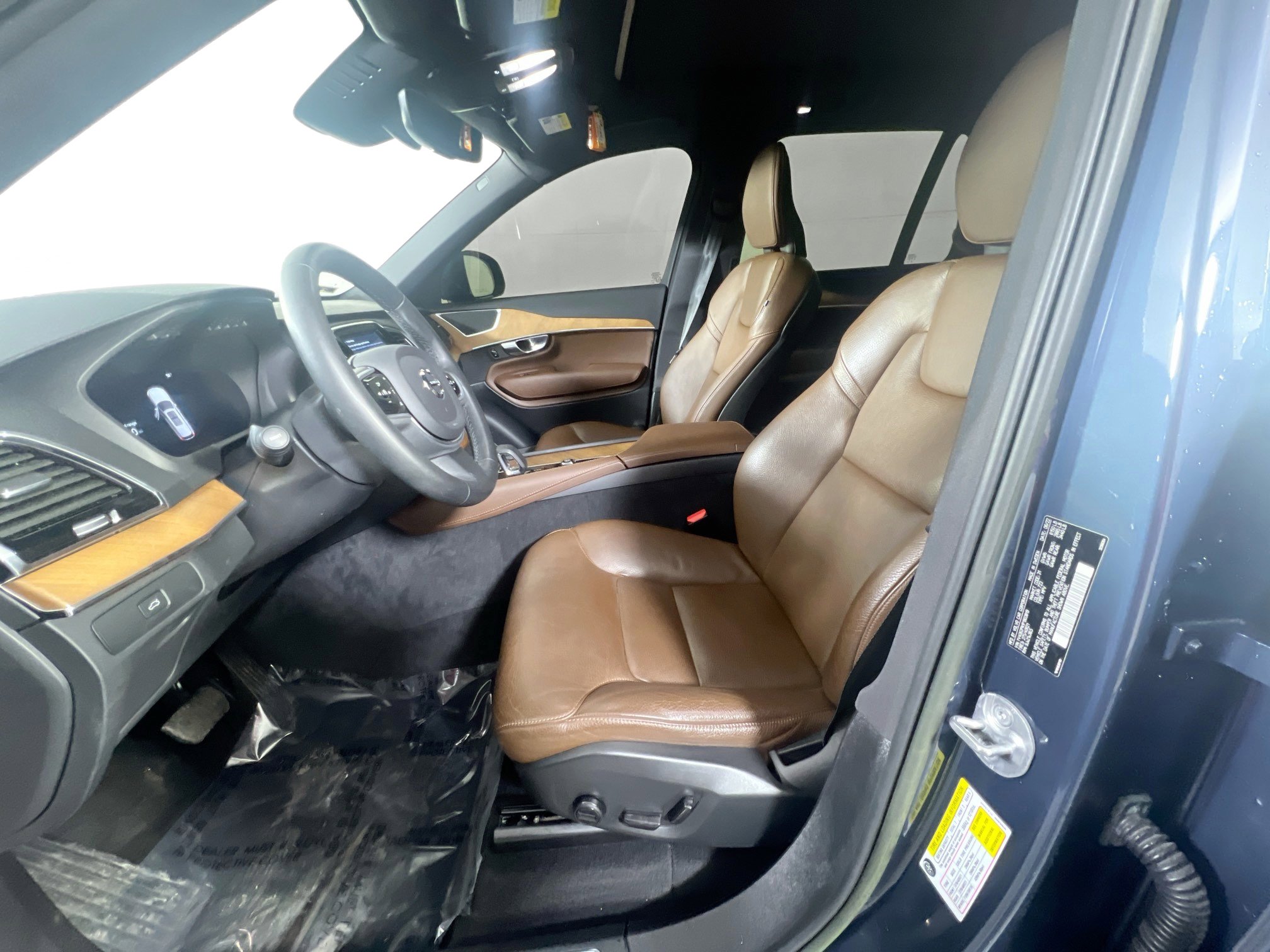 Used 2023 Volvo XC90 B6 Plus w/ Protection Package Premier image 21