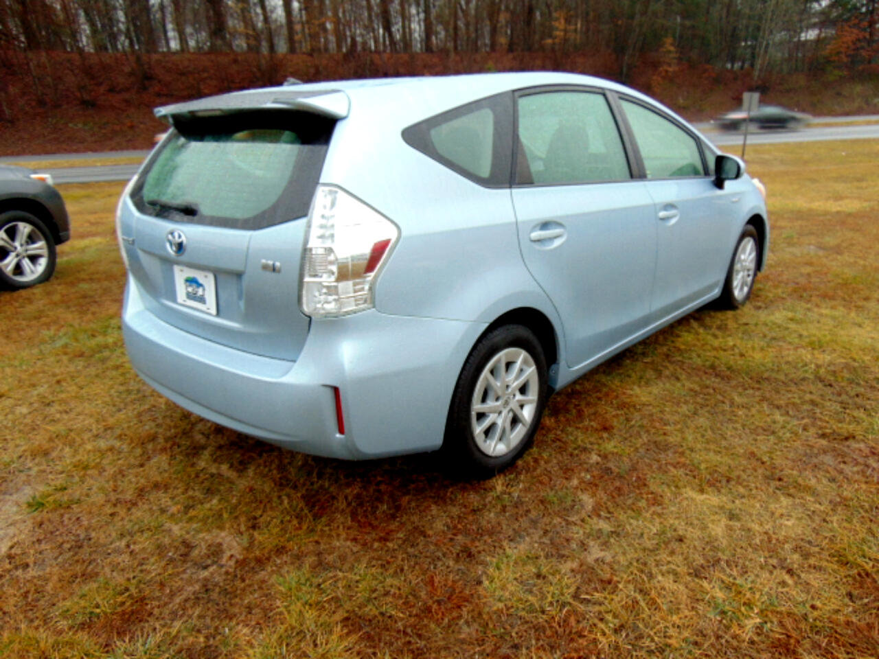 Used 2012 Toyota Prius V Two image 3