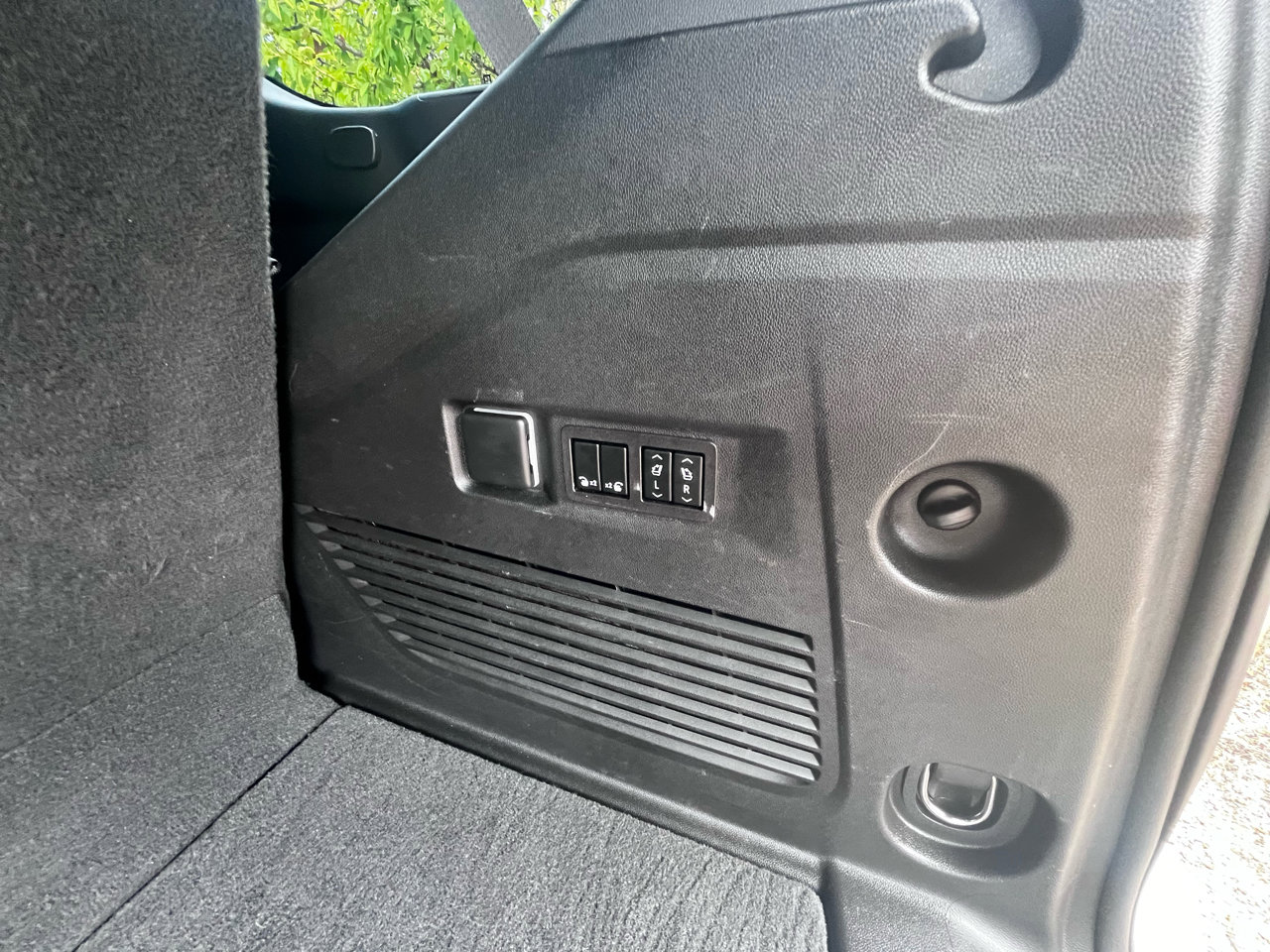 Used 2023 Chevrolet Tahoe Z71 w/ Z71 Off-Road Package image 24