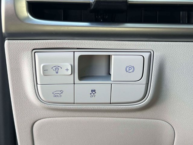 Certified 2025 Hyundai Tucson Limited AWD/4WD image 20