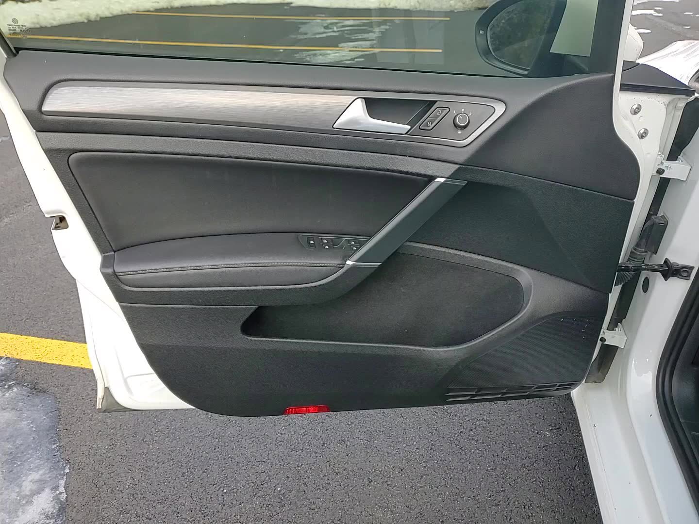 Used 2018 Volkswagen Golf S image 10