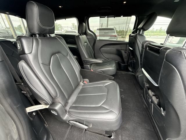 Used 2021 Chrysler Pacifica Touring-L w/ Uconnect Theater Family Group AWD/4WD image 25
