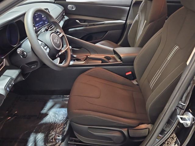 Used 2023 Hyundai Elantra SEL image 11