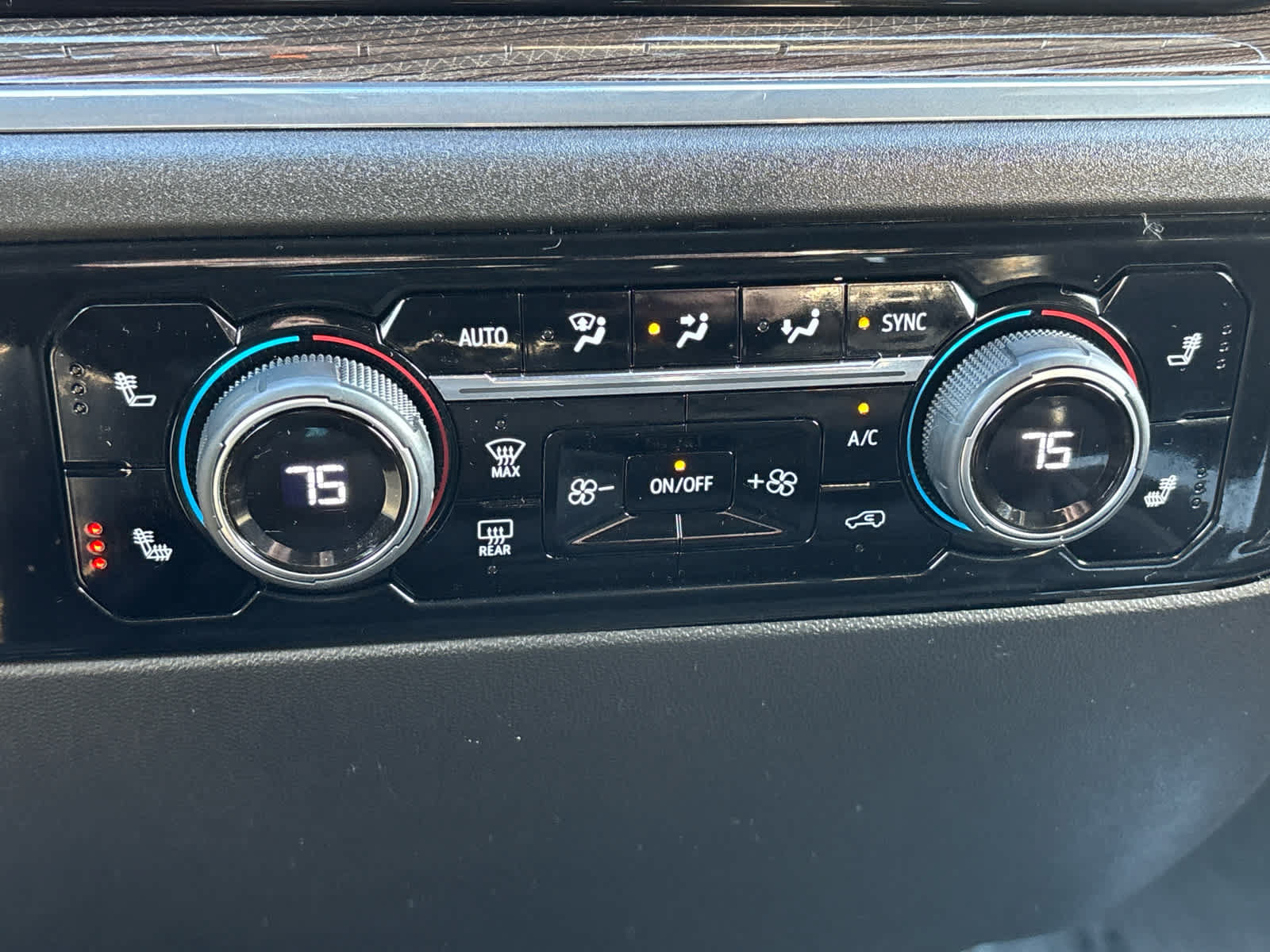 Certified 2024 Chevrolet Silverado 1500 LT AWD/4WD image 19