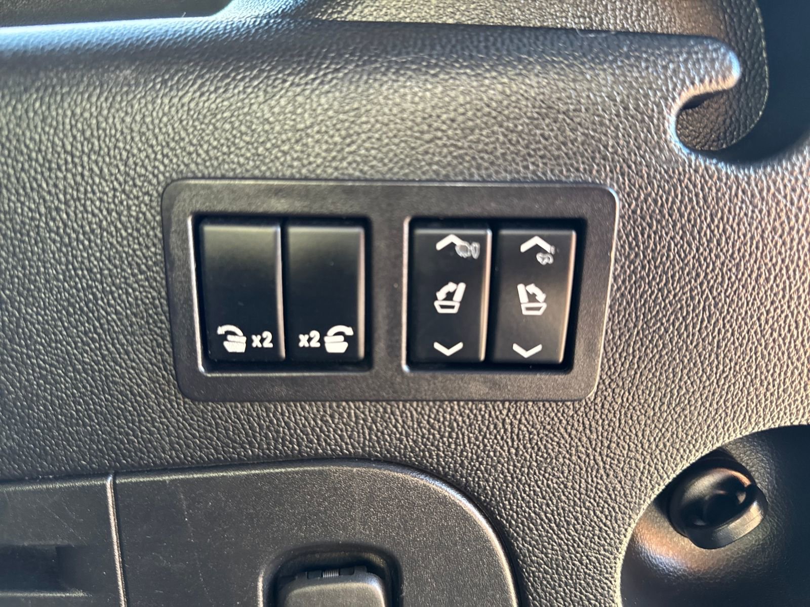 Used 2020 GMC Yukon XL Denali w/ Open Road Package image 33