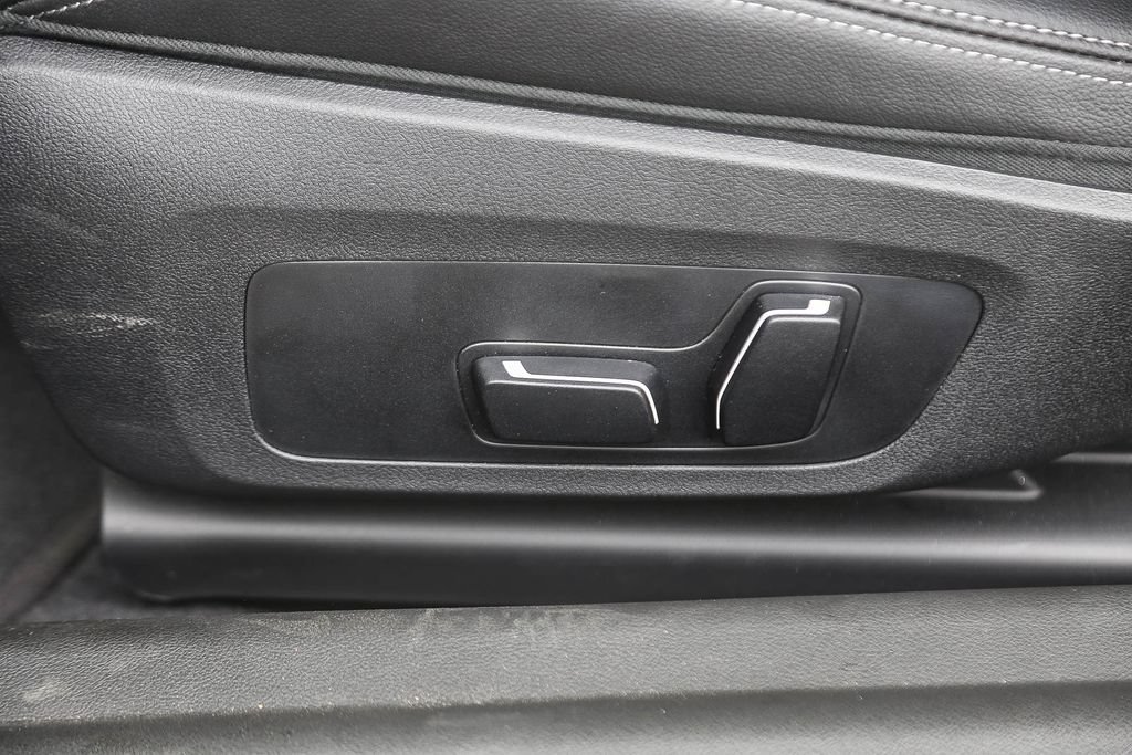 Used 2025 BMW 230i Coupe w/ Premium Package RWD image 25