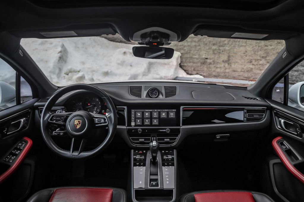 Used 2024 Porsche Macan image 25
