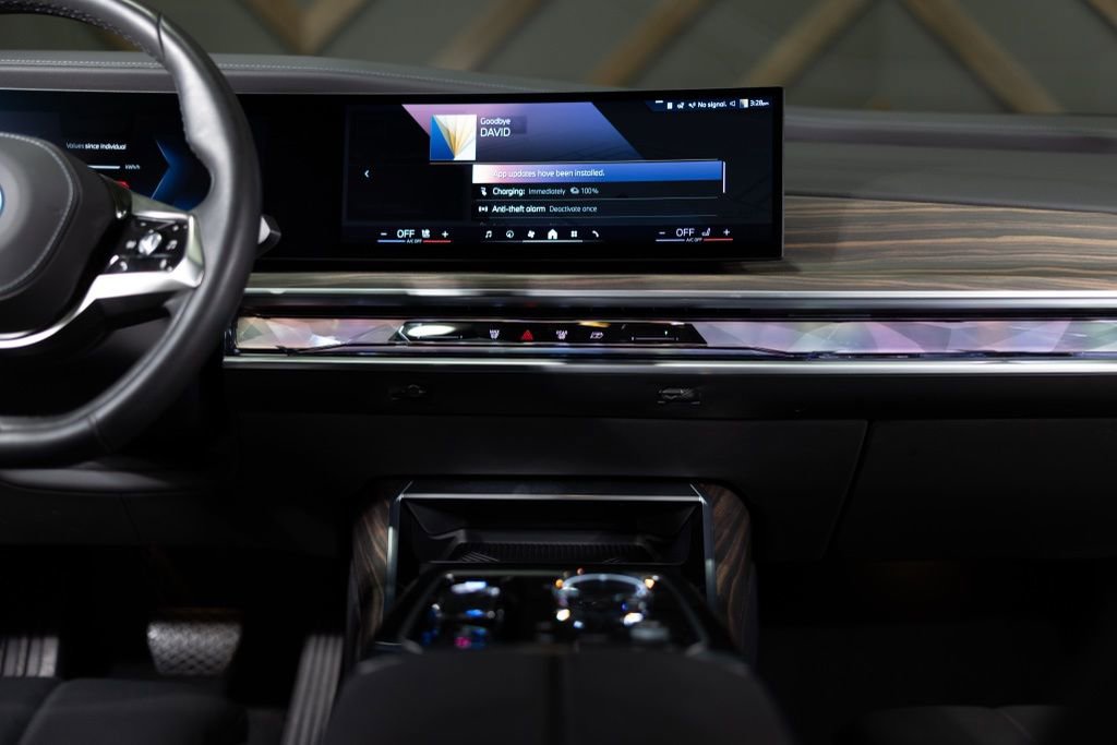 Used 2025 BMW i7 xDrive60 image 50