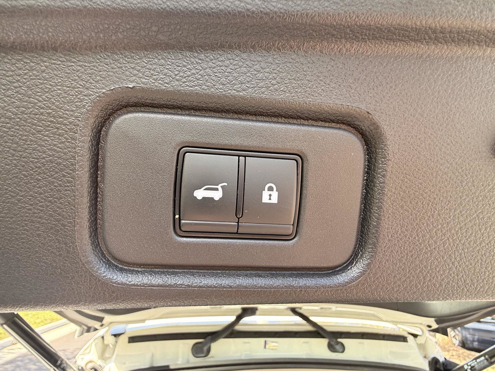 Used 2023 Nissan Pathfinder SL AWD/4WD image 20