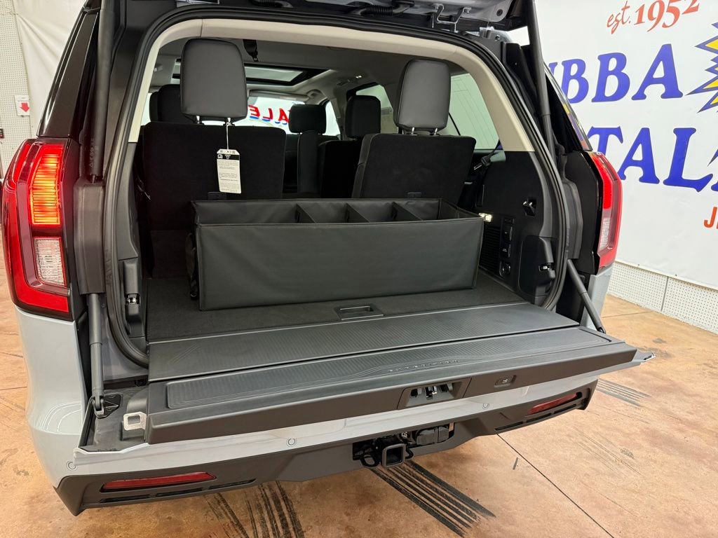 New 2025 Ford Expedition Active image 23