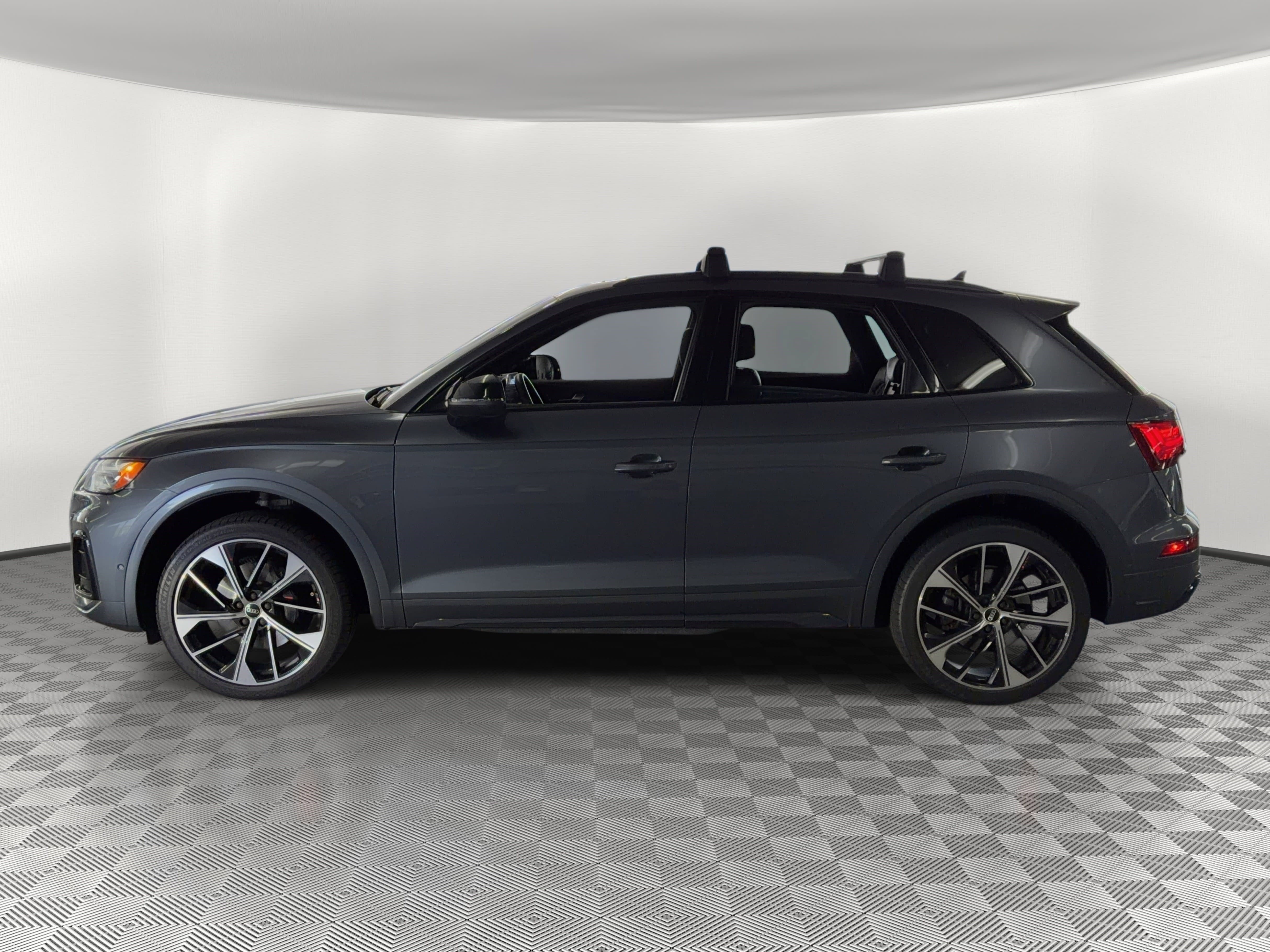 Certified 2021 Audi SQ5 Prestige w/ Prestige Package AWD/4WD image 2