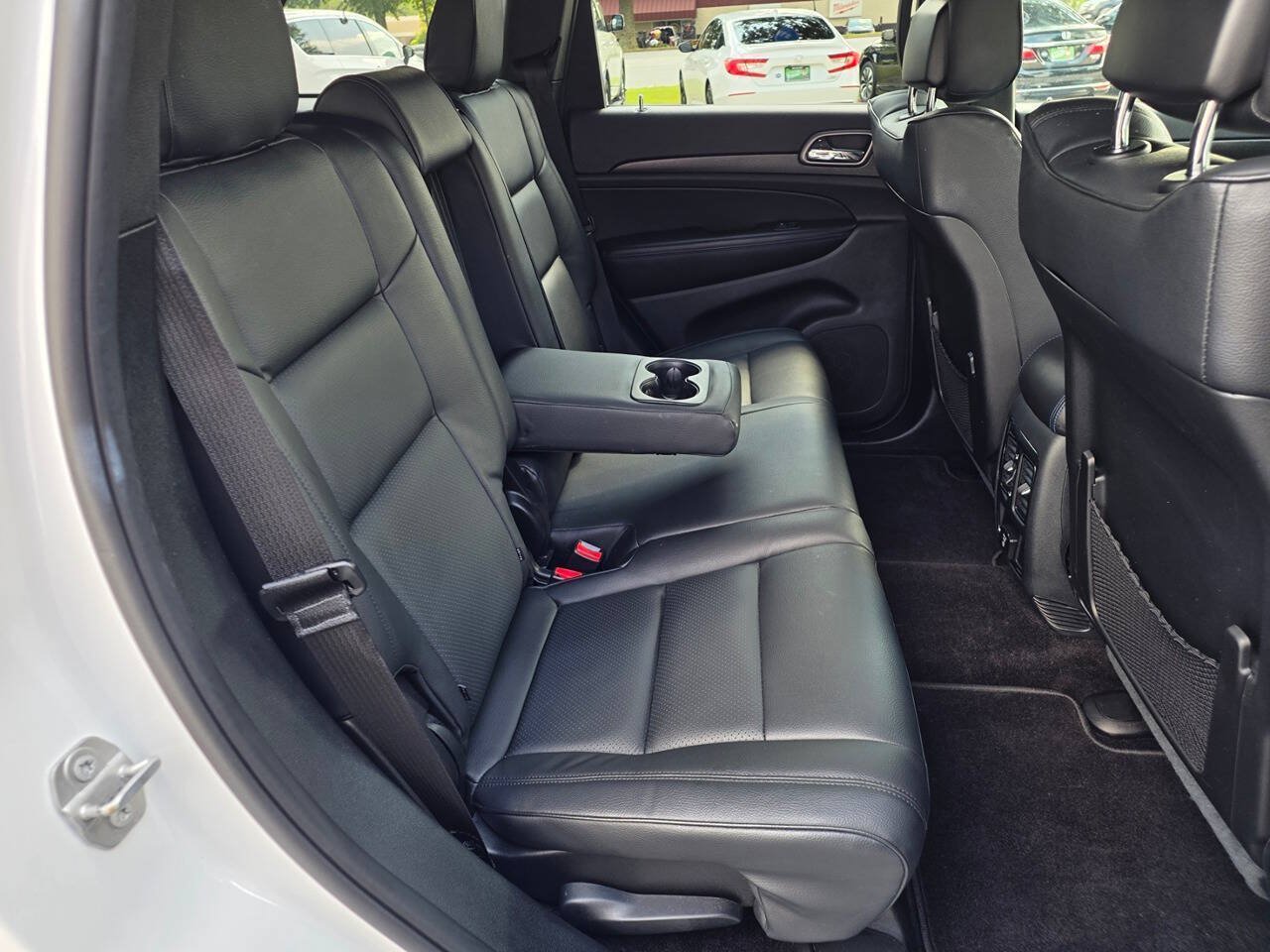 Used 2018 Jeep Grand Cherokee Laredo AWD/4WD image 20