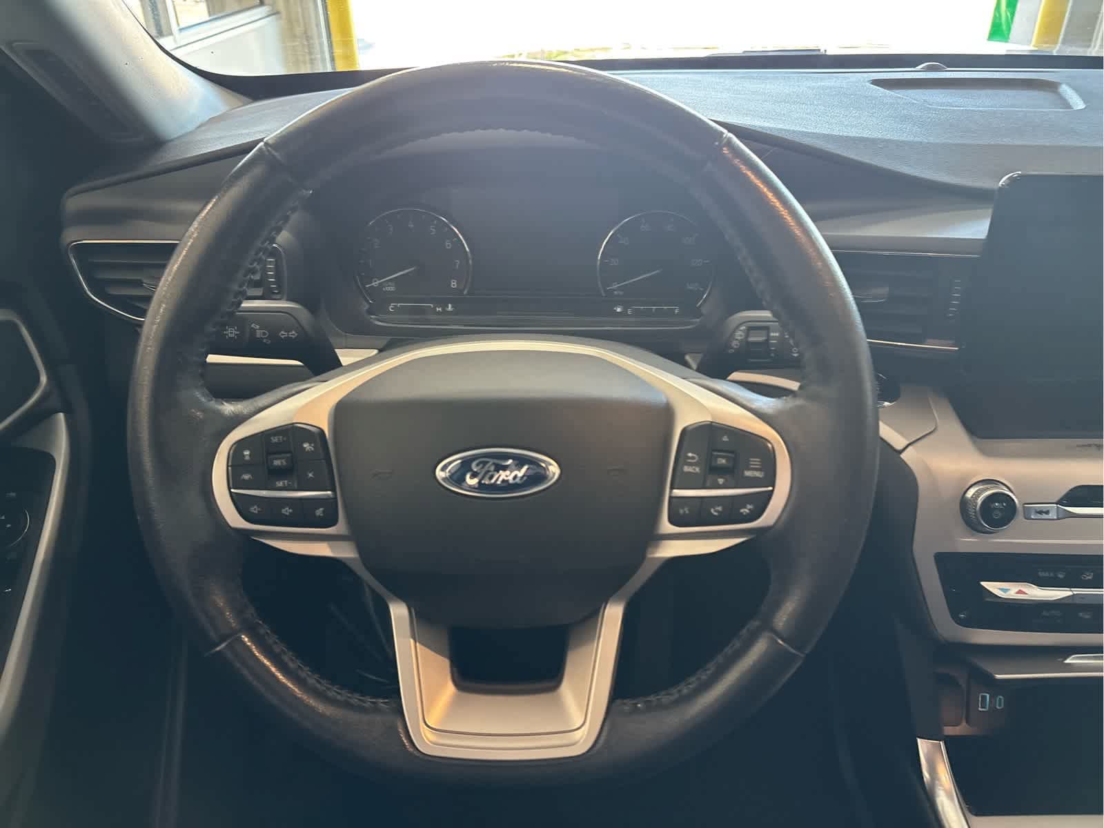Used 2021 Ford Explorer XLT w/ Equipment Group 202A AWD/4WD image 15
