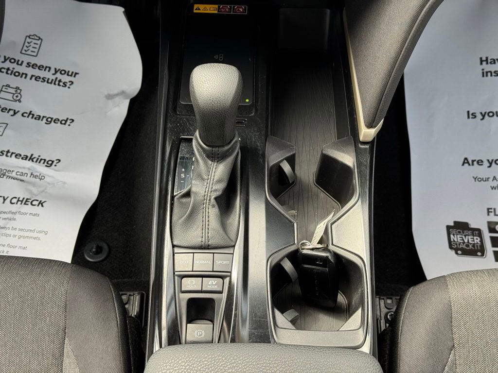 Used 2025 Toyota Camry LE FWD image 33