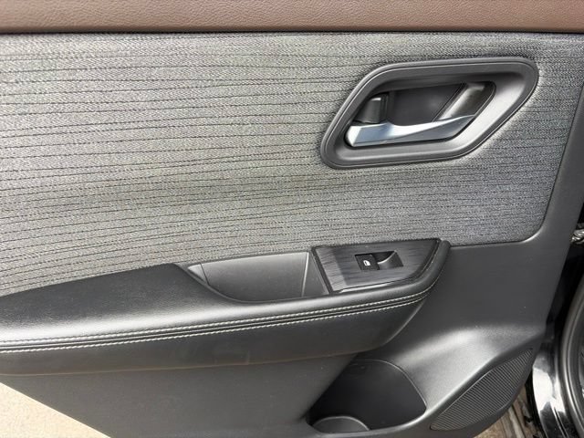Used 2023 Nissan Rogue SV FWD image 27