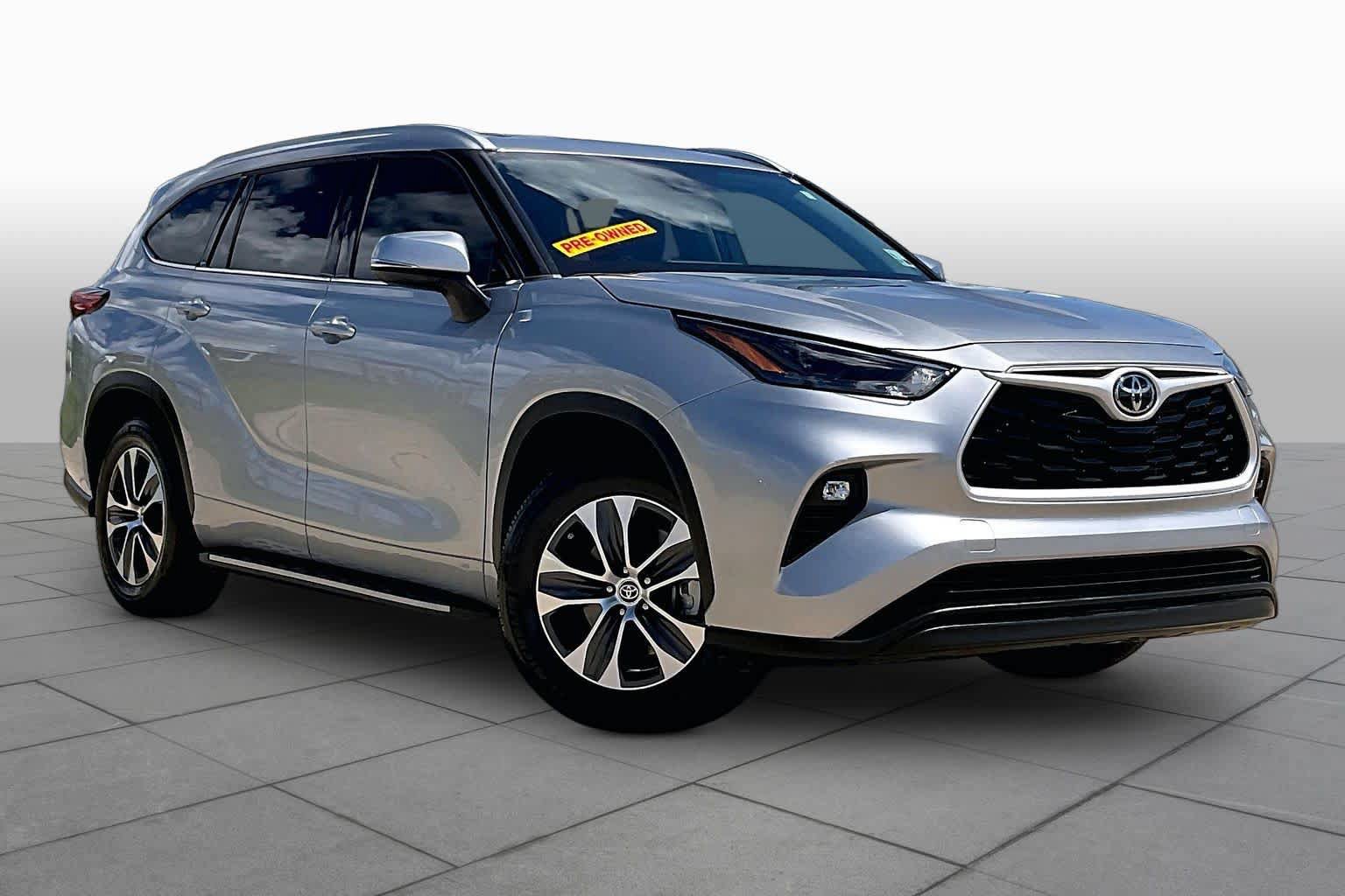 Used 2022 Toyota Highlander XLE FWD image 3