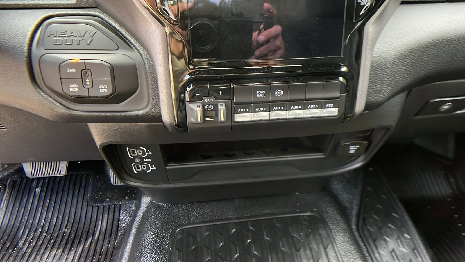 New 2025 RAM 5500 4x4 Regular Cab image 26