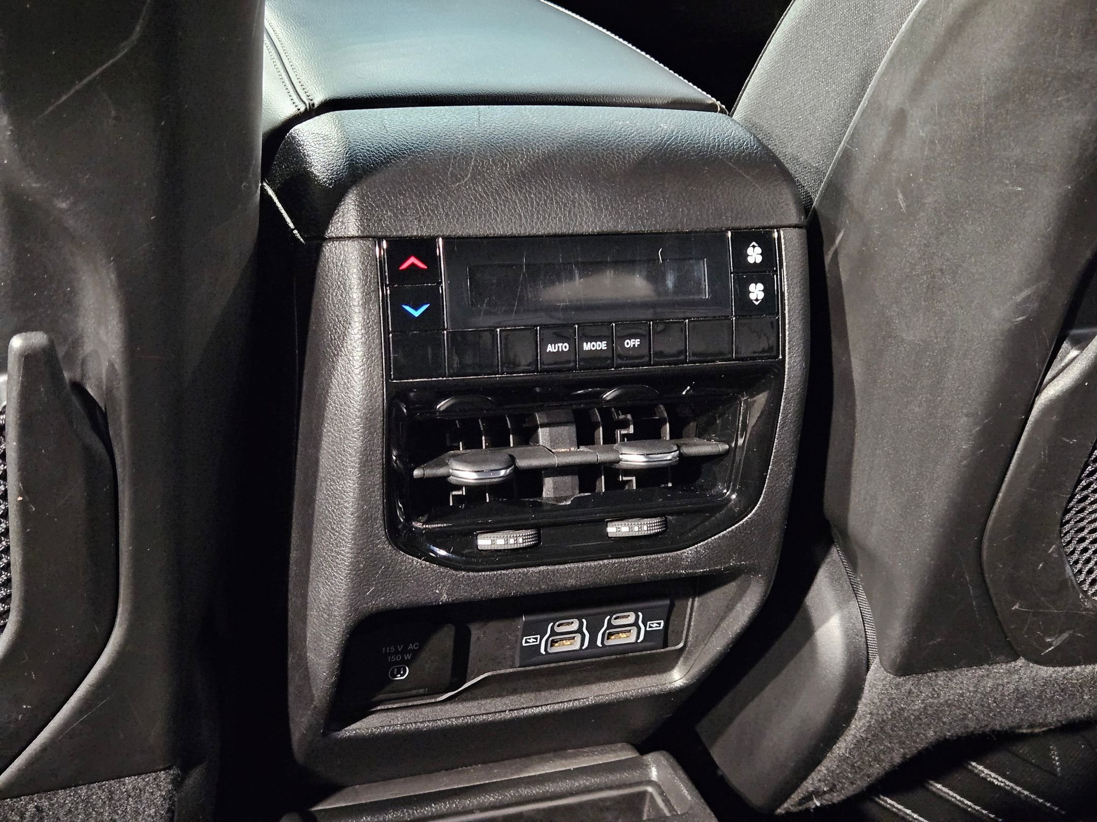 Used 2023 Jeep Grand Cherokee L Laredo image 34