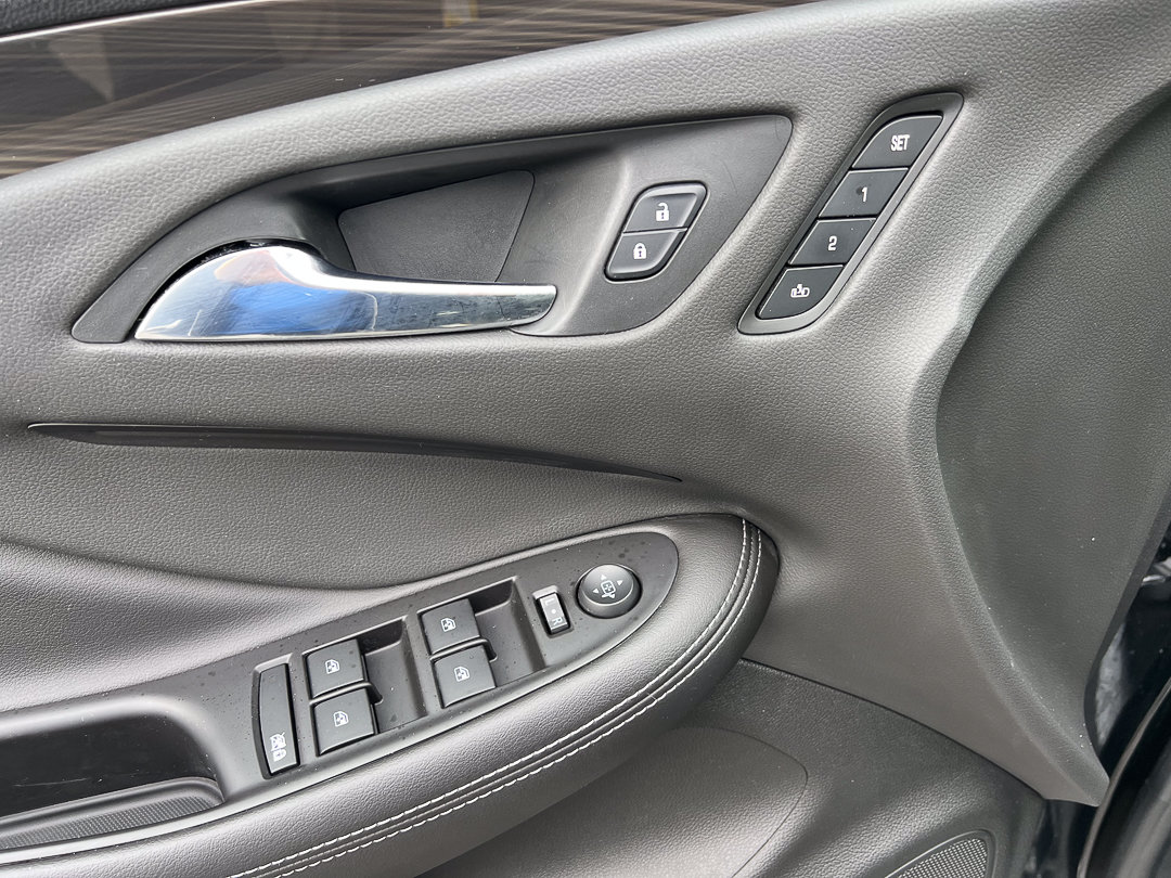 Used 2019 Buick Envision Essence FWD image 16
