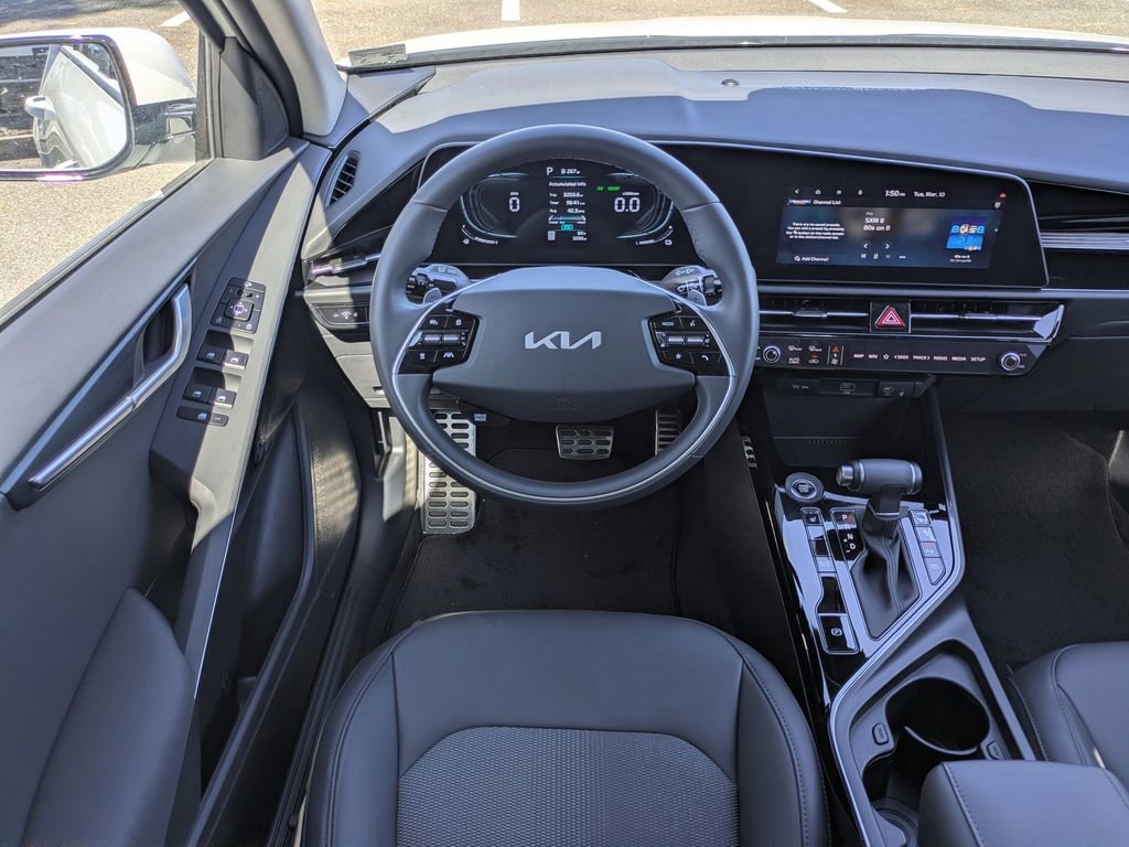 Used 2025 Kia Niro EX Touring image 16