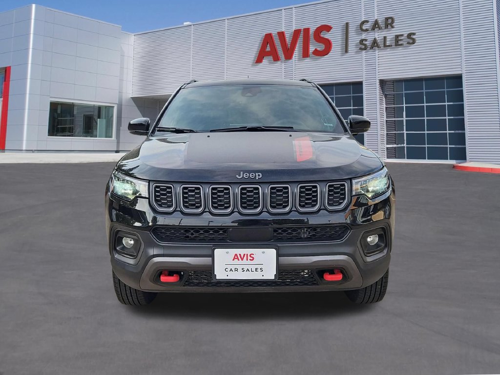 Used 2025 Jeep Compass Trailhawk AWD/4WD image 2