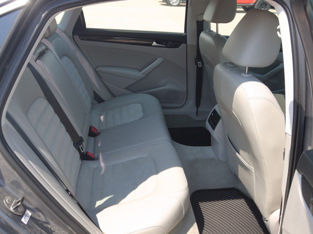 Used 2014 Volkswagen Passat 3.6 SEL Premium FWD image 30