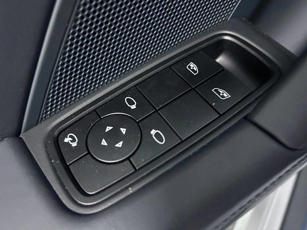 Certified 2025 Porsche 911 Carrera RWD image 7