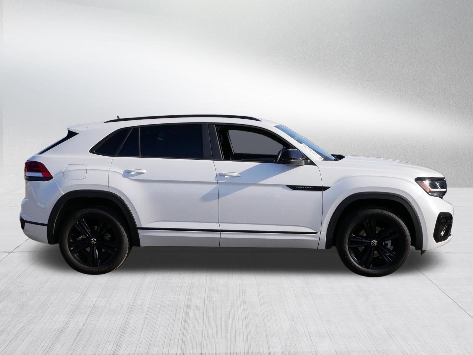 Used 2023 Volkswagen Atlas Cross Sport SEL R-Line image 8