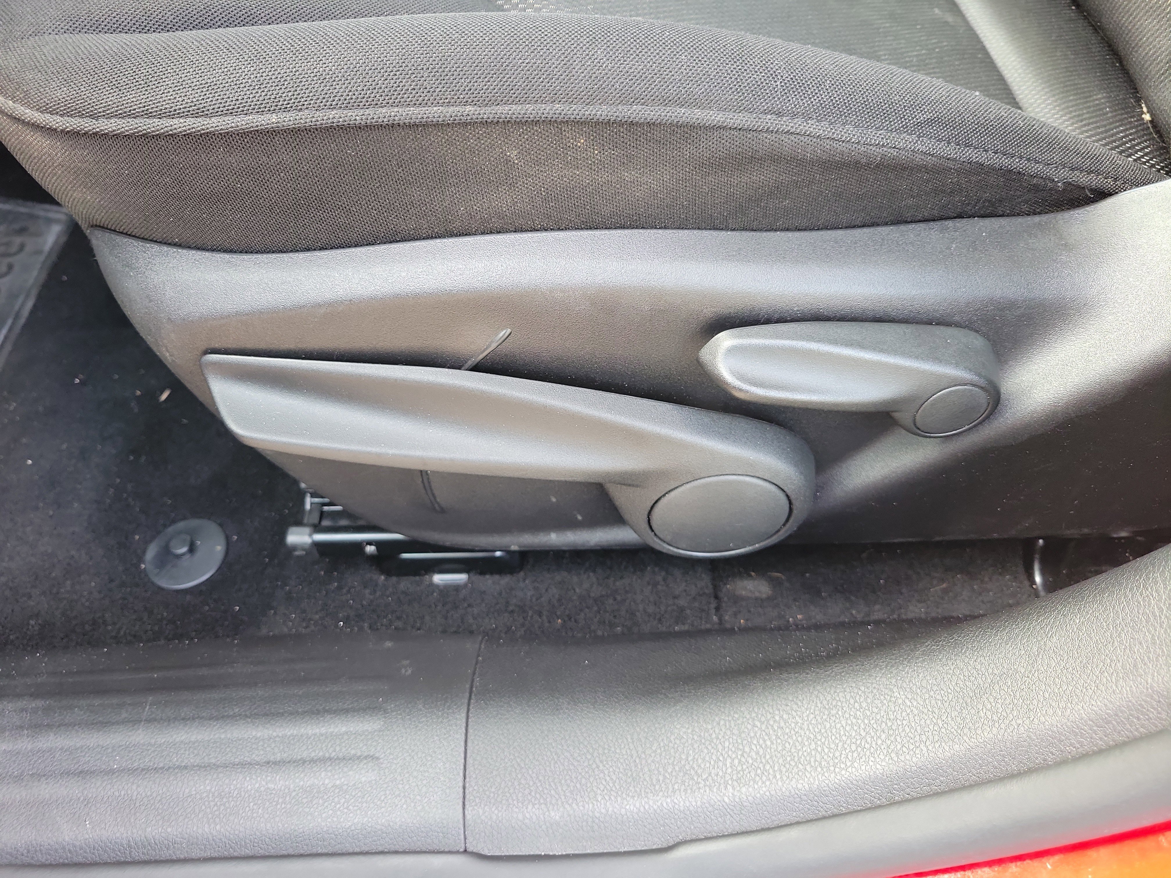 Used 2015 Jeep Renegade Latitude w/ Cold Weather Group II image 23