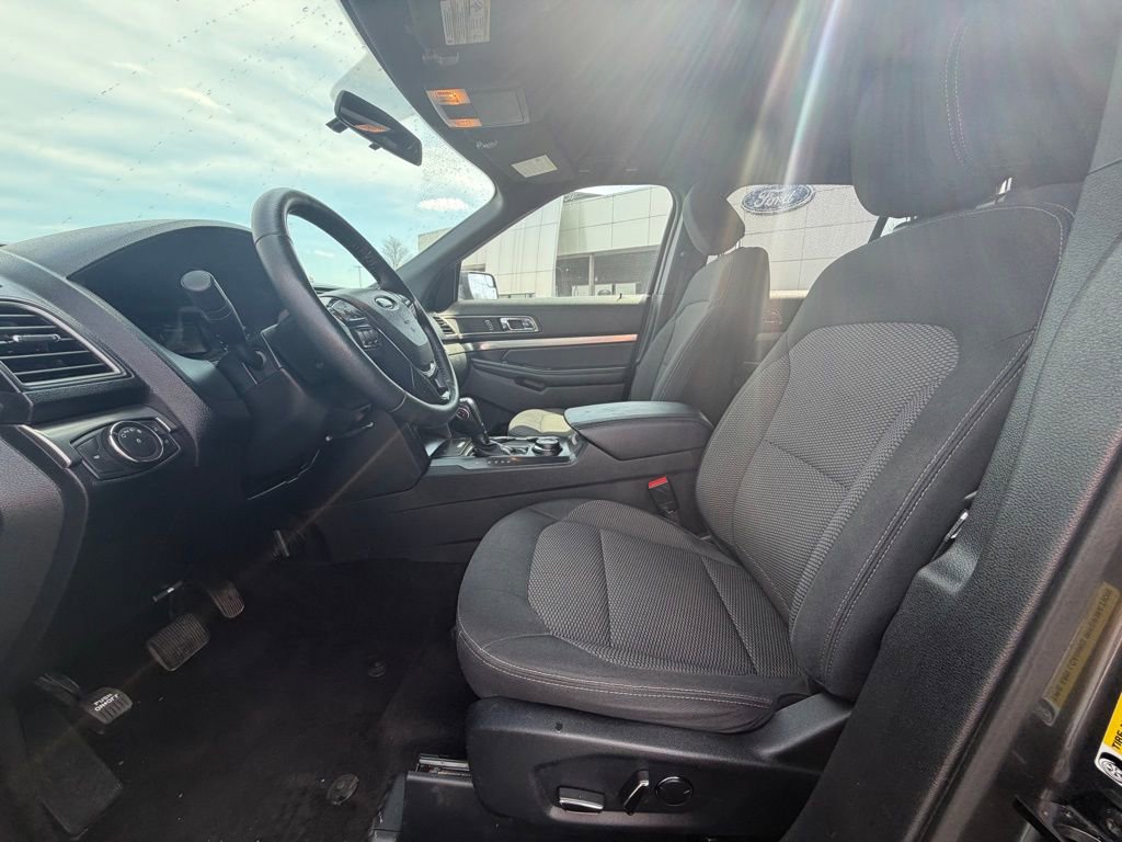 Used 2018 Ford Explorer XLT image 17