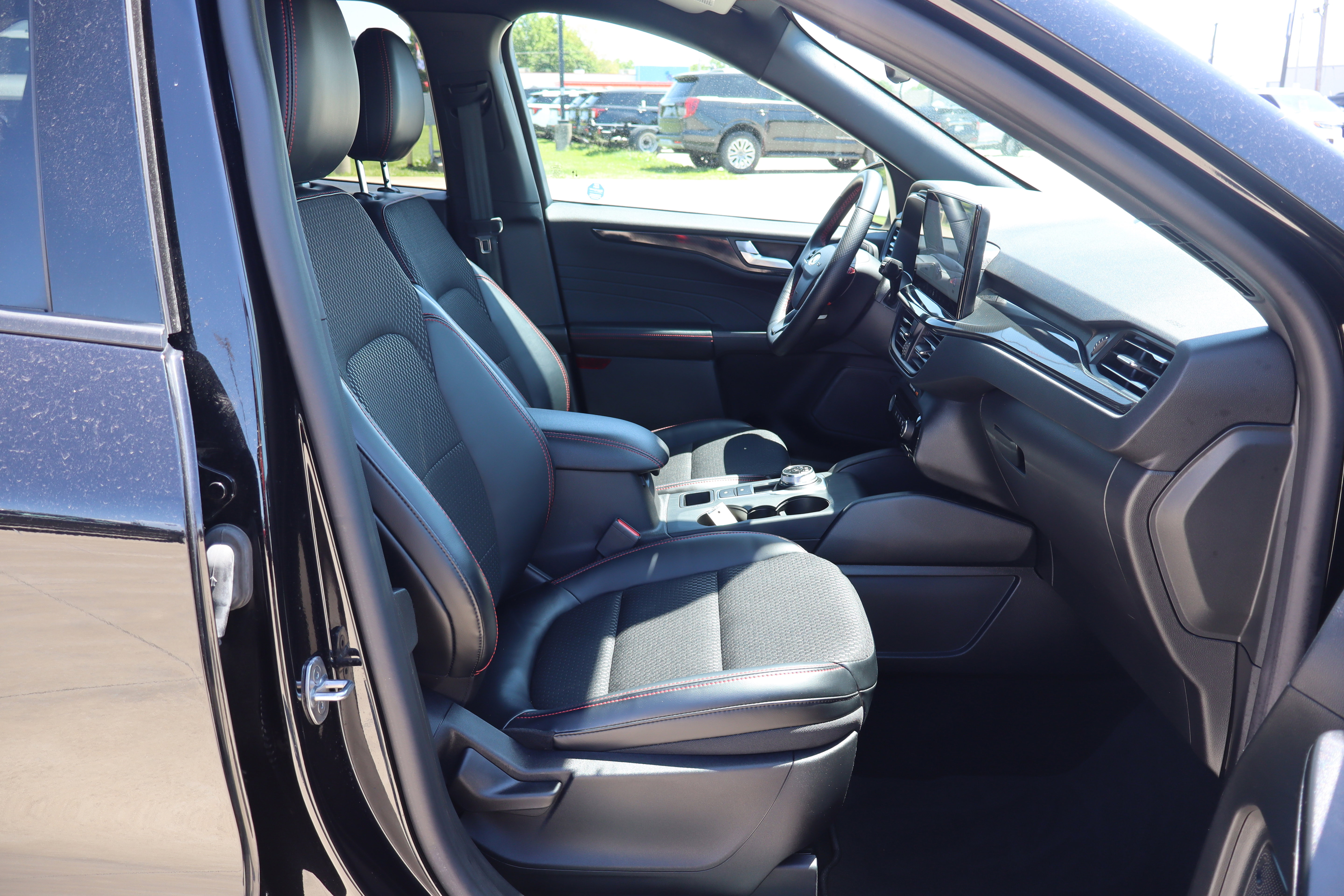 Used 2024 Ford Escape ST-Line w/ Tech Pack #1 AWD/4WD image 13