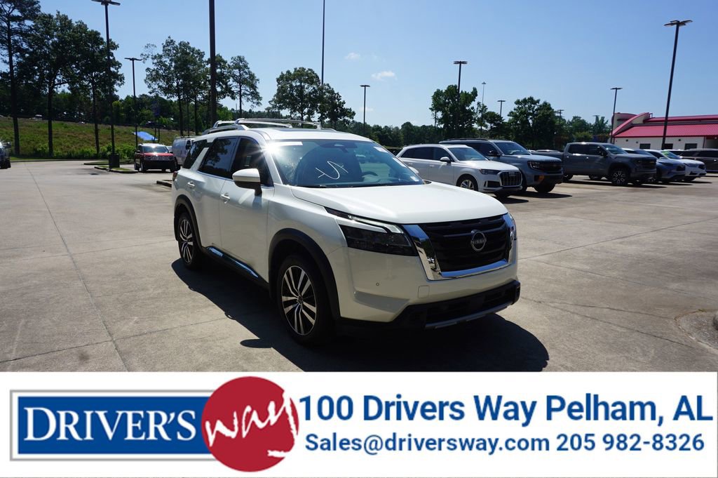 Used 2023 Nissan Pathfinder Platinum FWD image 1