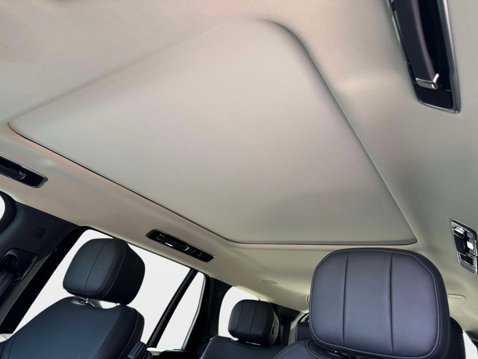 Used 2022 Land Rover Range Rover Long Wheelbase SE image 43