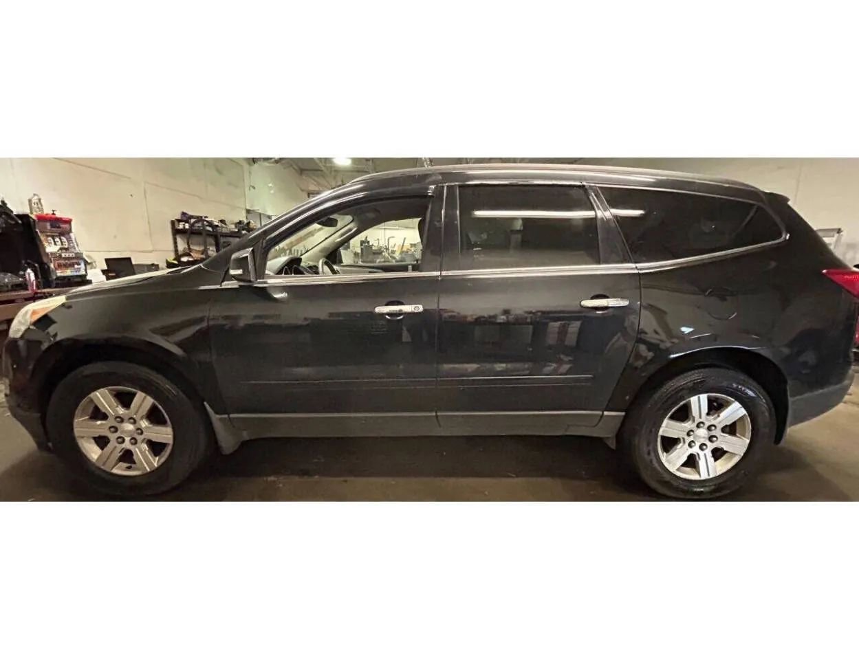 Used 2012 Chevrolet Traverse LT image 2