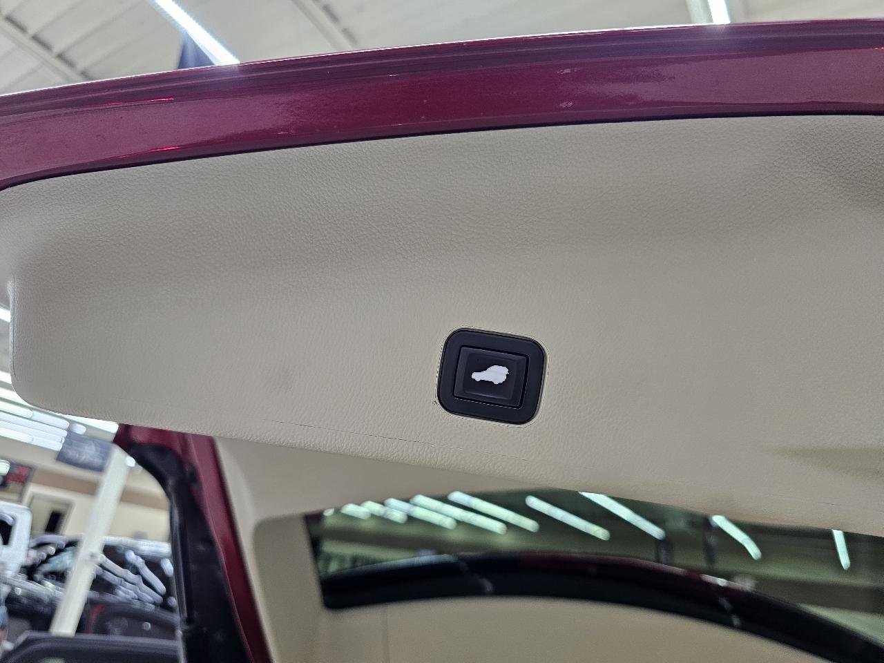 Used 2015 Cadillac SRX Premium w/ Driver Assist Package image 14