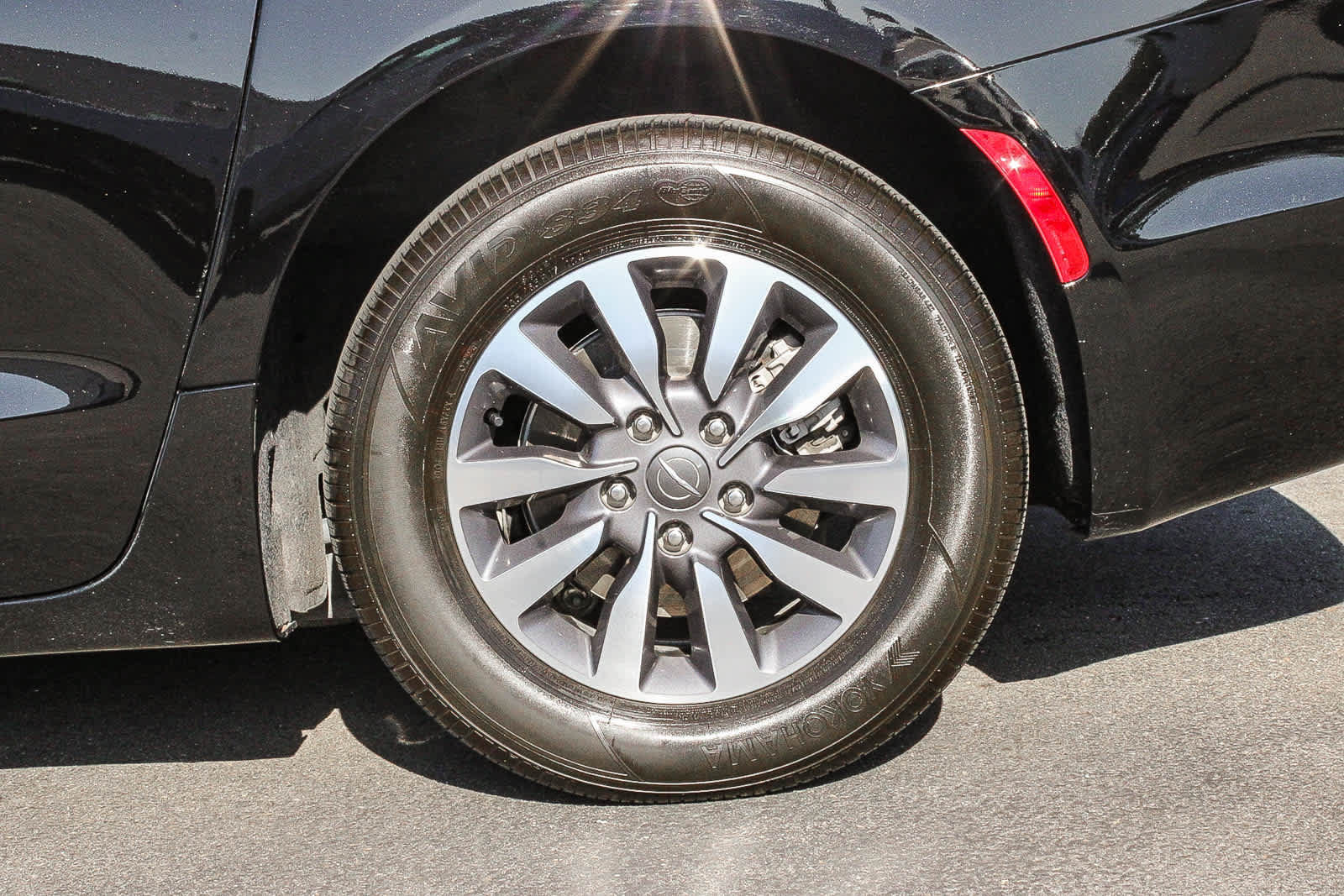 Used 2024 Chrysler Pacifica Limited FWD image 9