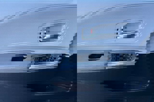 Used 2025 Toyota Sienna XLE image 12