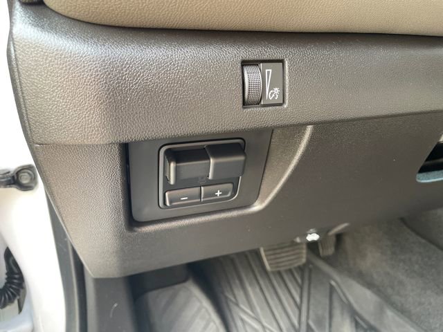 Certified 2024 Chevrolet Colorado ZR2 w/ Technology Package image 28