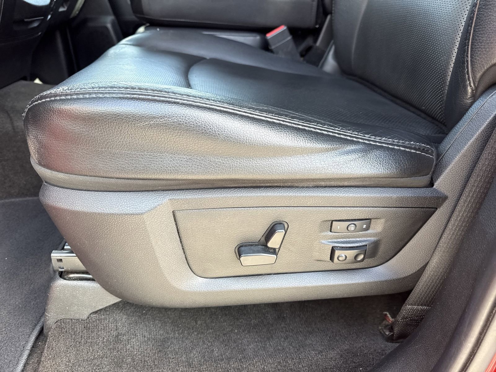 Used 2014 RAM 1500 Laramie AWD/4WD image 16
