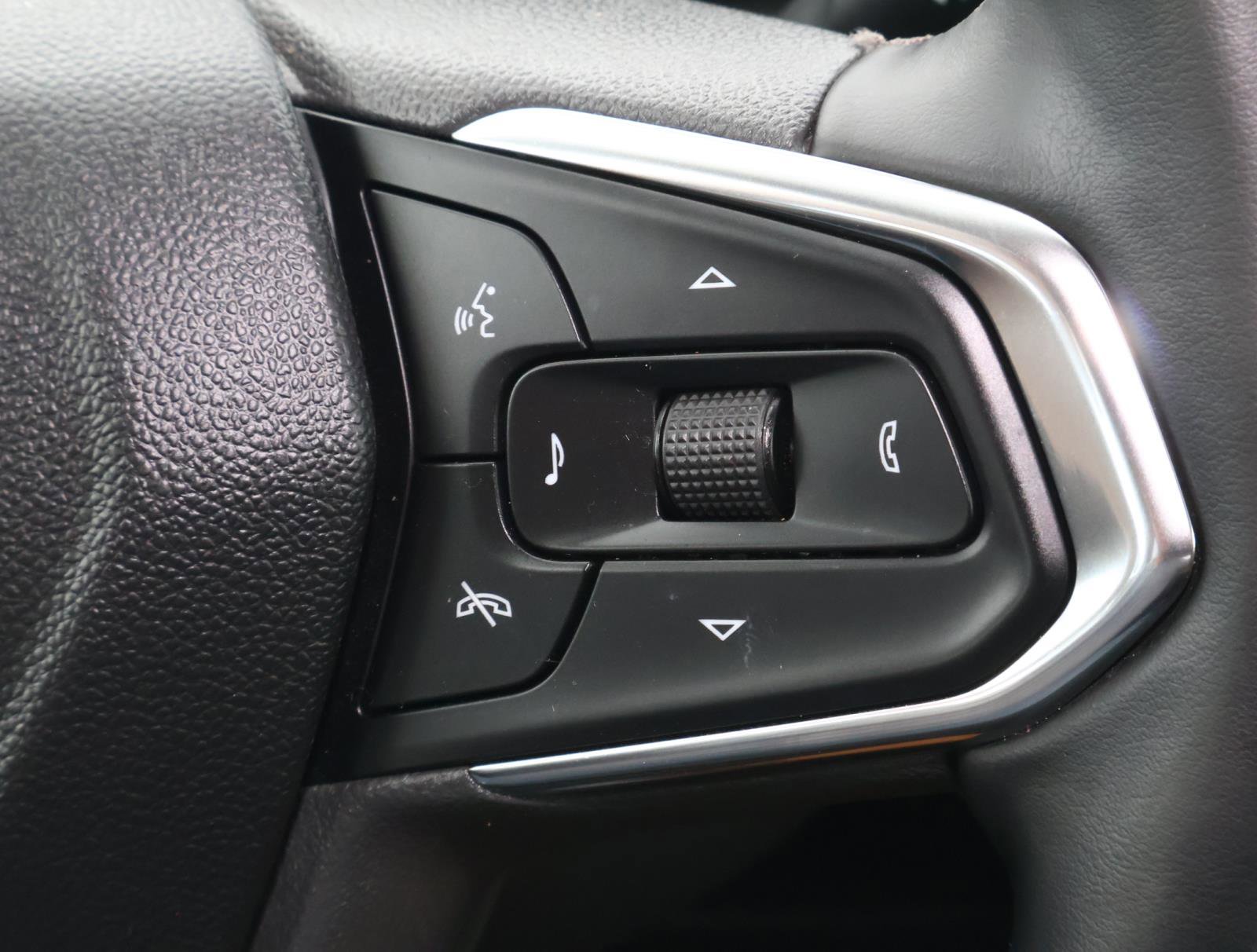 Used 2025 Chevrolet Trax ACTIV image 25