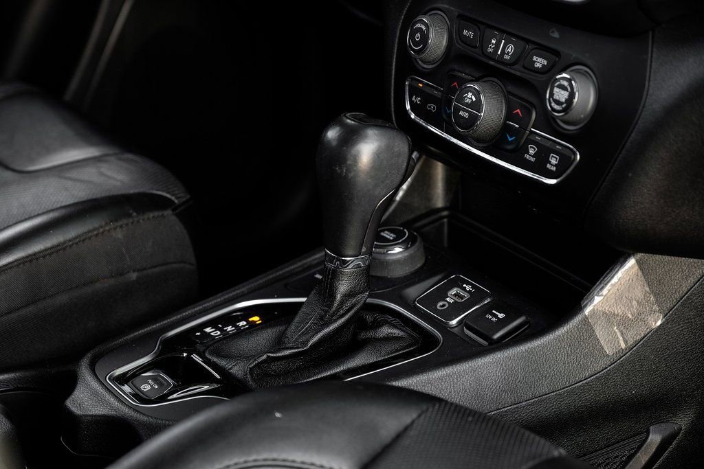Used 2022 Jeep Cherokee Limited image 32