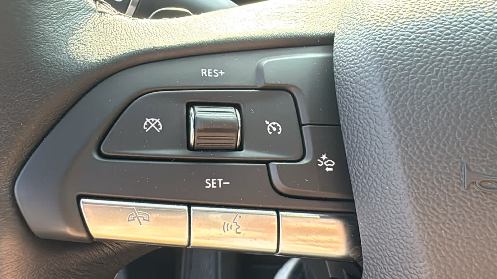 Certified 2025 Cadillac XT4 Premium Luxury AWD/4WD image 13