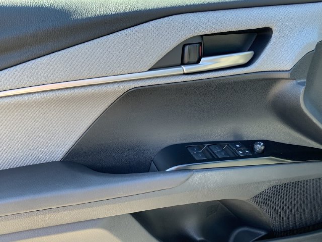 Used 2026 Toyota Camry SE FWD image 16