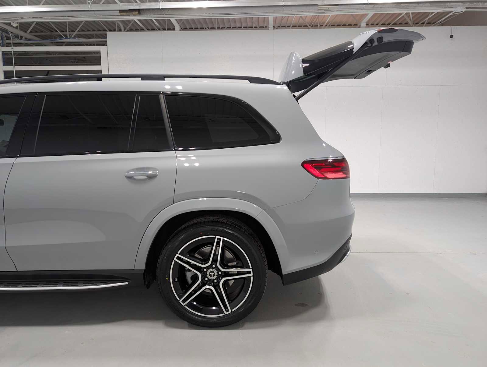 Certified 2025 Mercedes-Benz GLS 450 4MATIC image 11