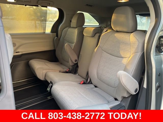 Used 2022 Toyota Sienna LE w/ LE Plus Package image 12