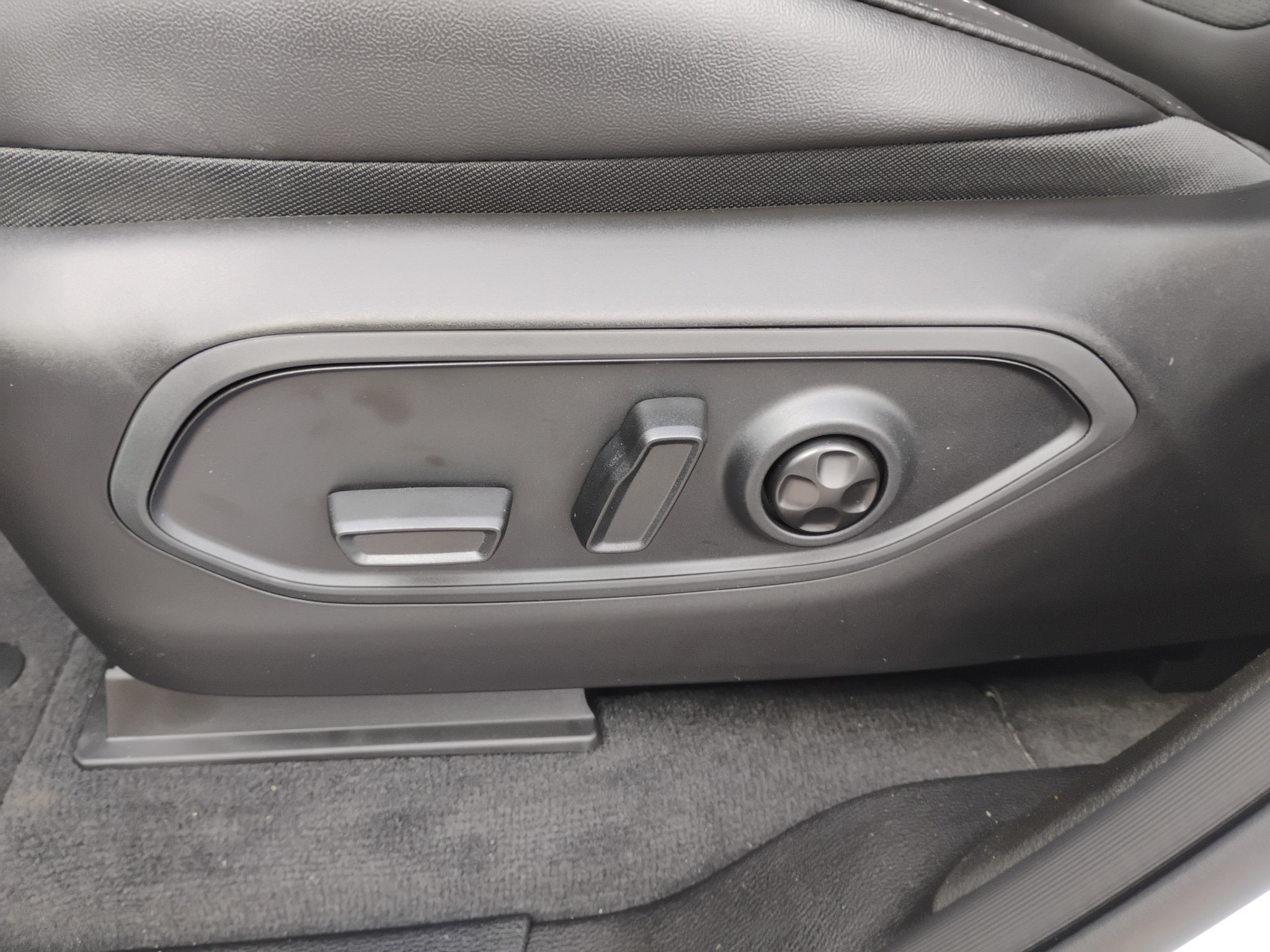 New 2027 Jeep Grand Cherokee Altitude AWD/4WD image 21