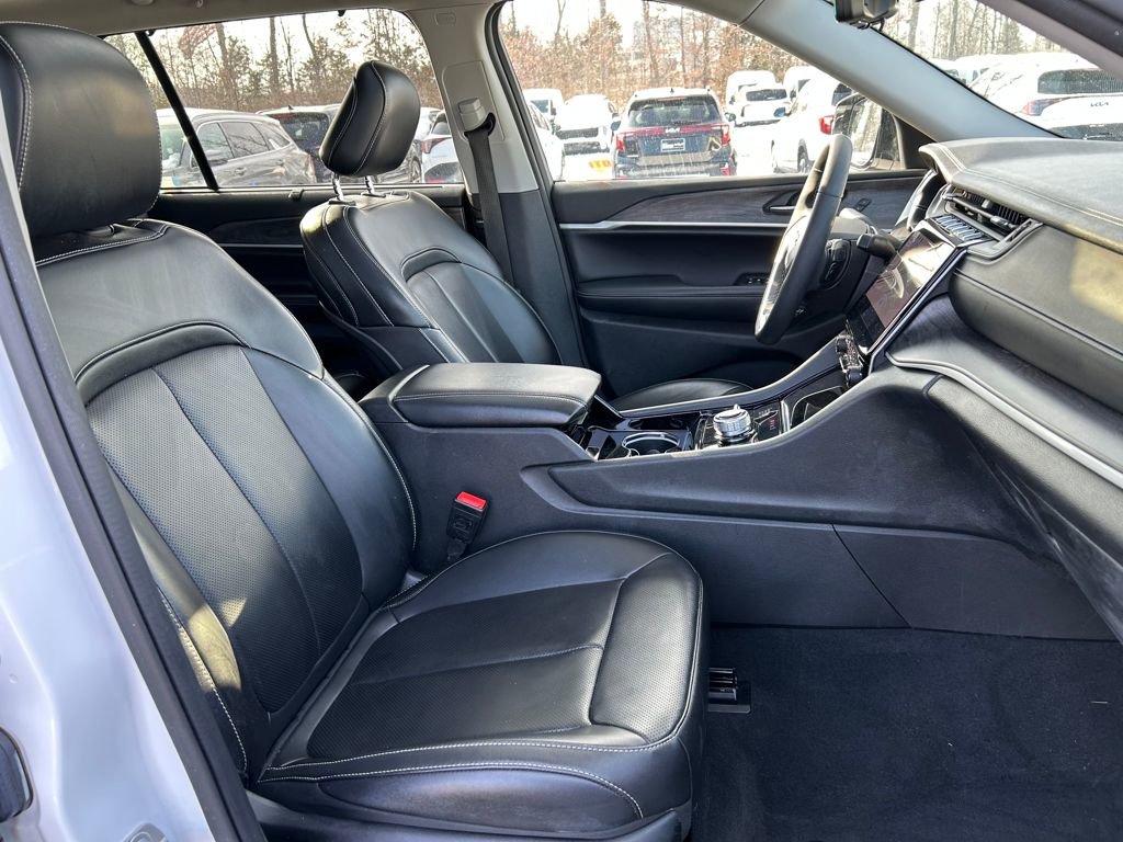 Used 2023 Jeep Grand Cherokee L Limited w/ Luxury Tech Group II image 28