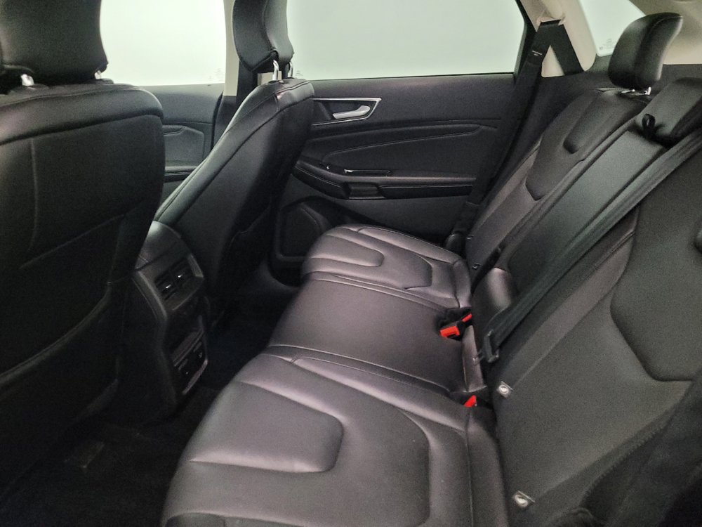 Used 2017 Ford Edge Titanium w/ Equipment Group 302A AWD/4WD image 18